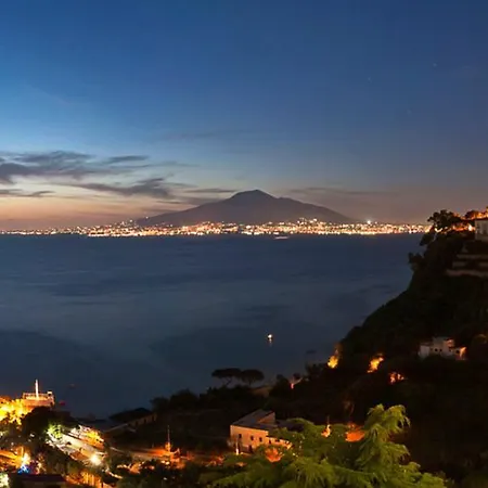 Apta Mihi Vico Equense